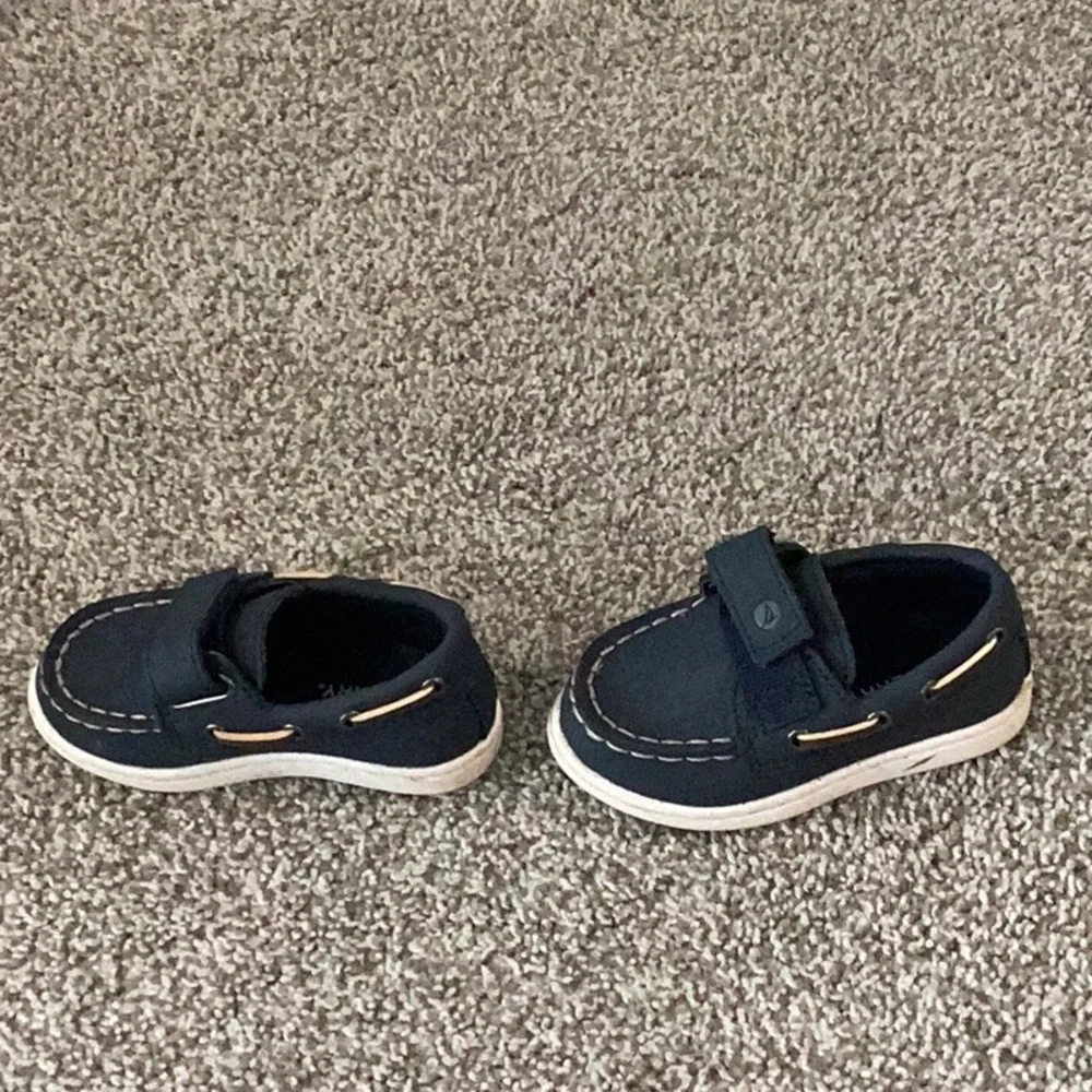 Sperry boys size 5 like new